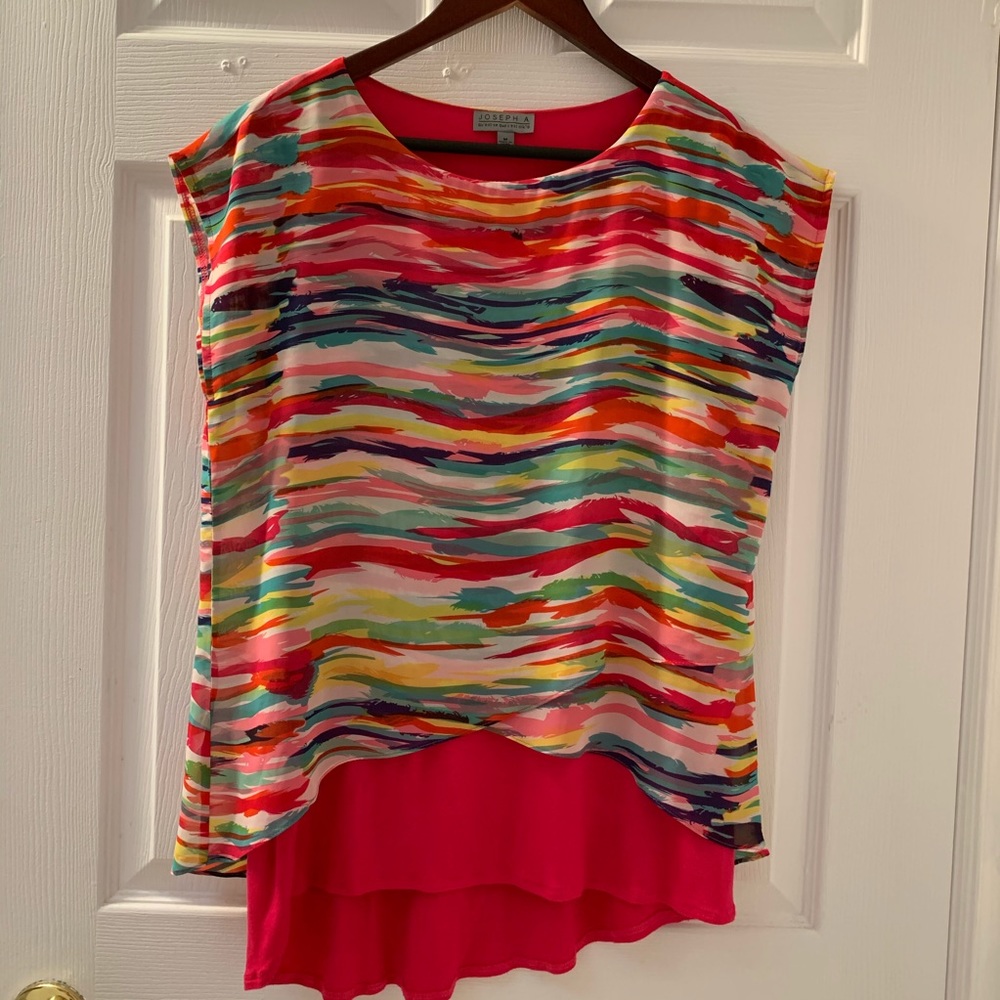 Joseph A. Short sleeve Rainbow top 💗